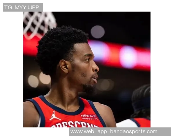 赫伯特琼斯压哨被判犯规不满情绪激动连吃两次技术犯规被驱逐出场