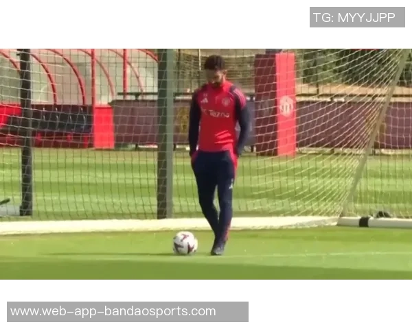 阿莫林盛赞曼联定位球教练称其为罗布森的穆里尼奥