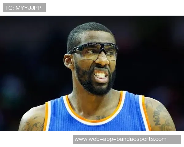 小斯重返赛场展现壮实身材太阳揭幕战再现昔日小霸王风采